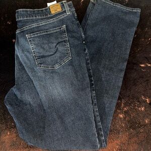 Dark wash blue Levi's women's totally shaping straight jeans